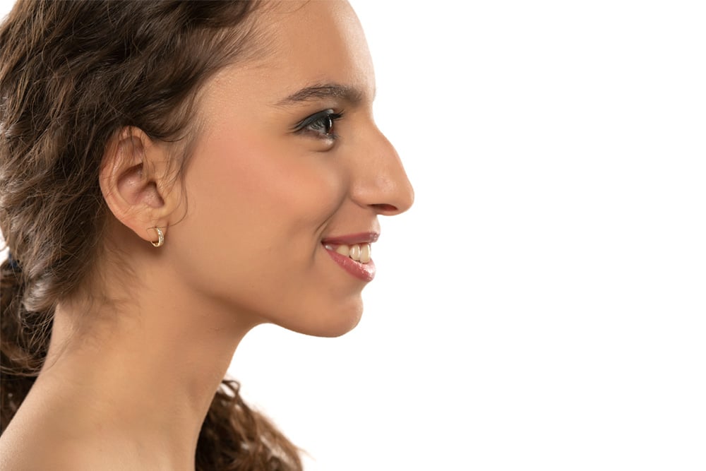 Dr. Bared is a renowned plastic surgeon specializing in rhinoplasty for long-nosed women.